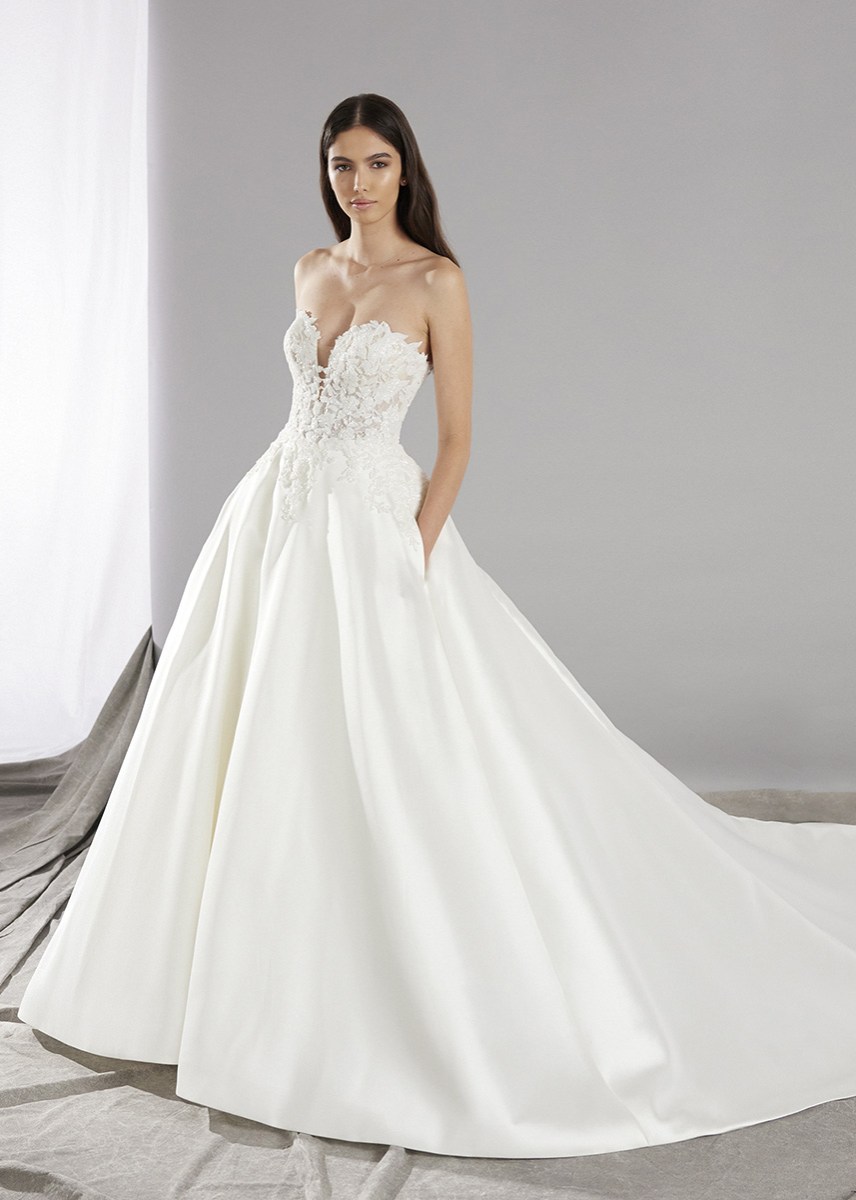 pronovias-once-2025-front